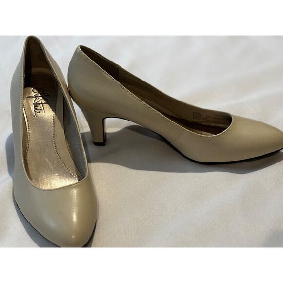 LifeStride Shoes - Life Stride Women’s Sable Taupe Smooth Soft round Toe Kitty Heels 9M minimalist